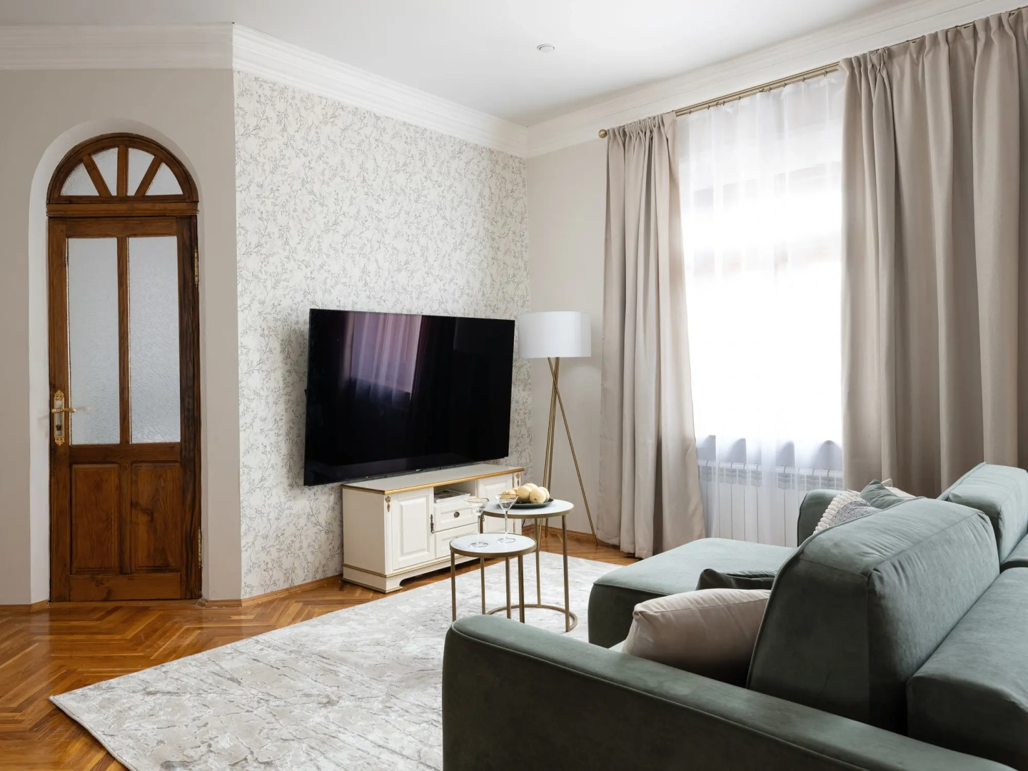 Квартира GM Apartments Новая и тихая Трехкомнатная на Тверской