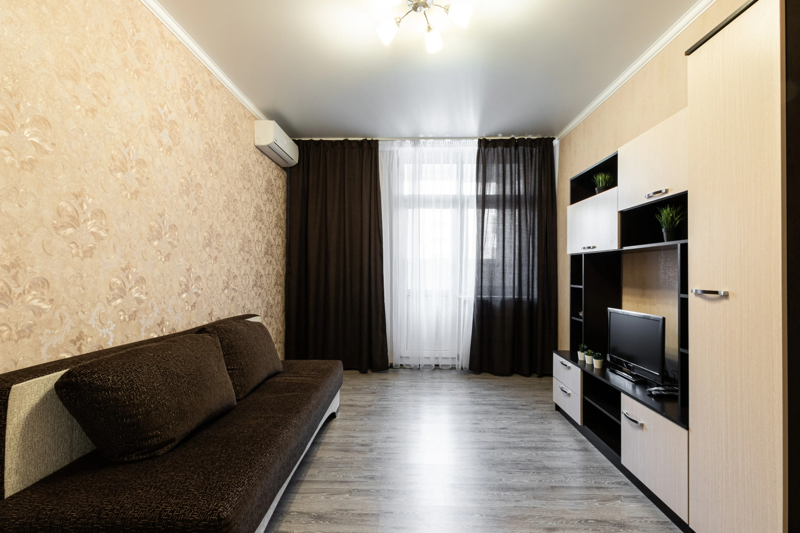 Квартира евро трешка на 8 персон у парка Галицкого Апарт-Отелика на Сарабеева