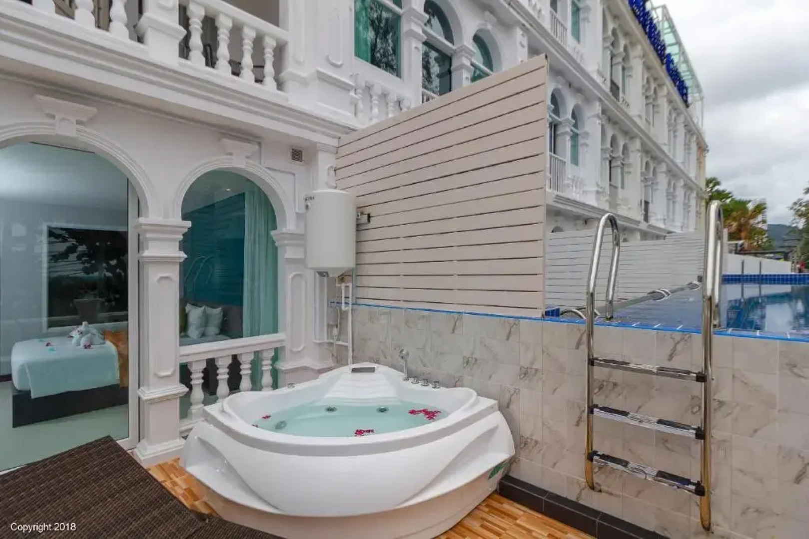 Отель Modern Living Residence  Phuket Patong