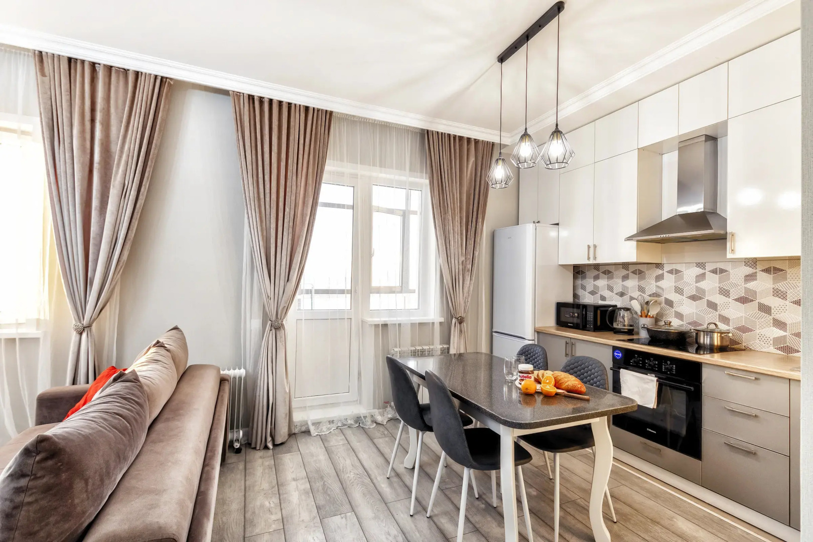 Квартира с красивым интерьером в центре Астаны