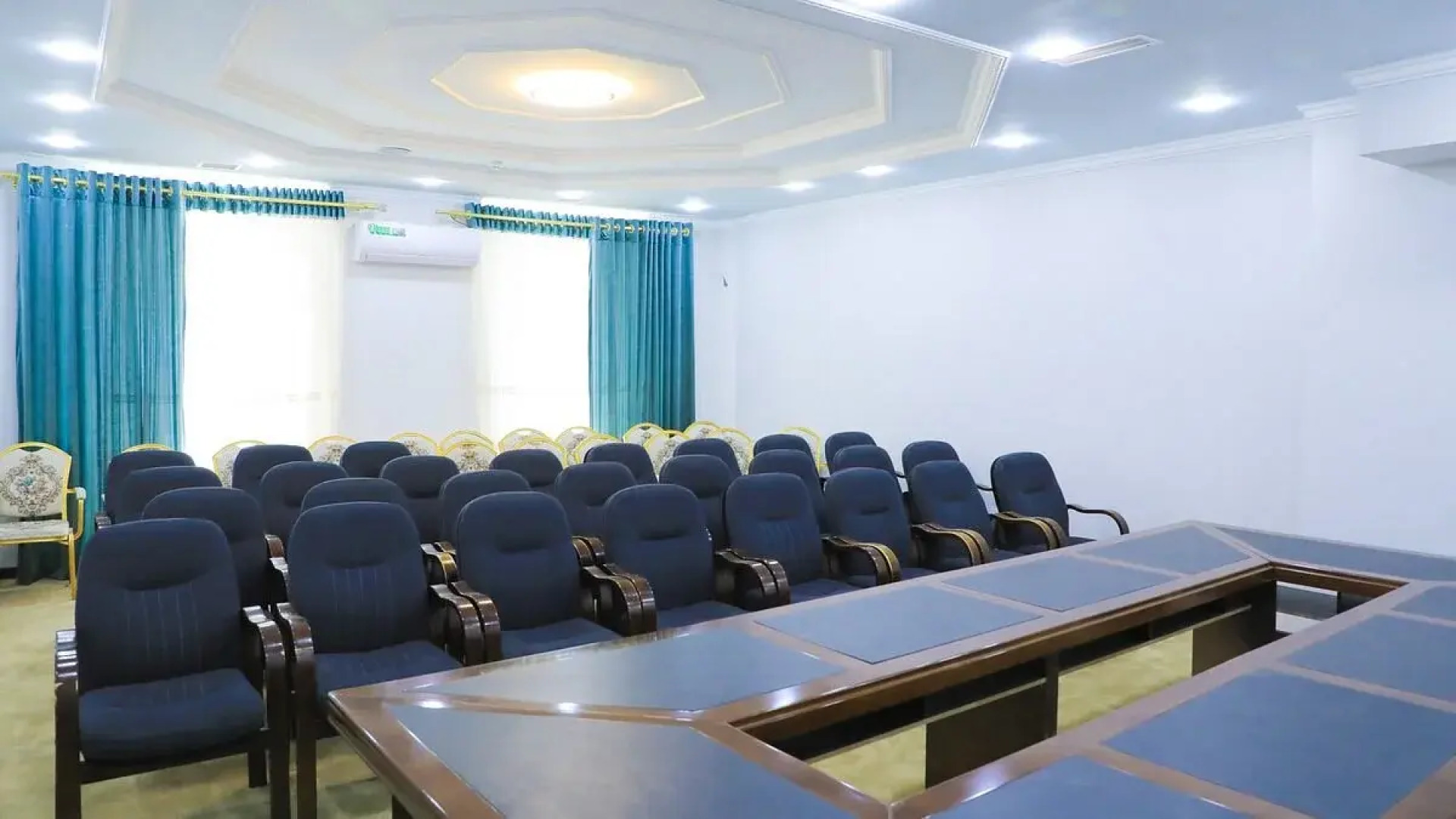 Отель Maqom Plaza