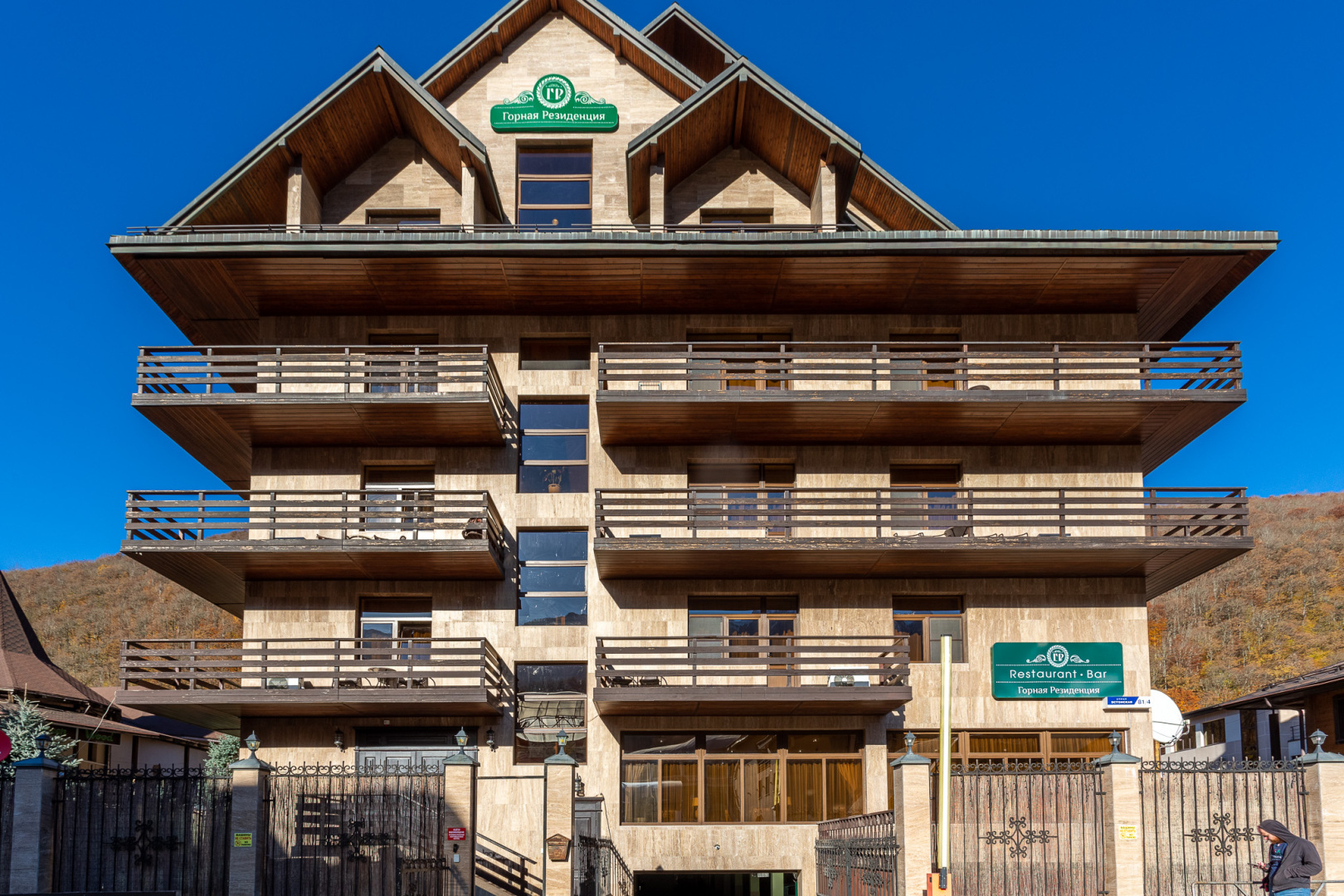 Квартира Номер в Отеле с Балконом Шикарным Видом на Горы