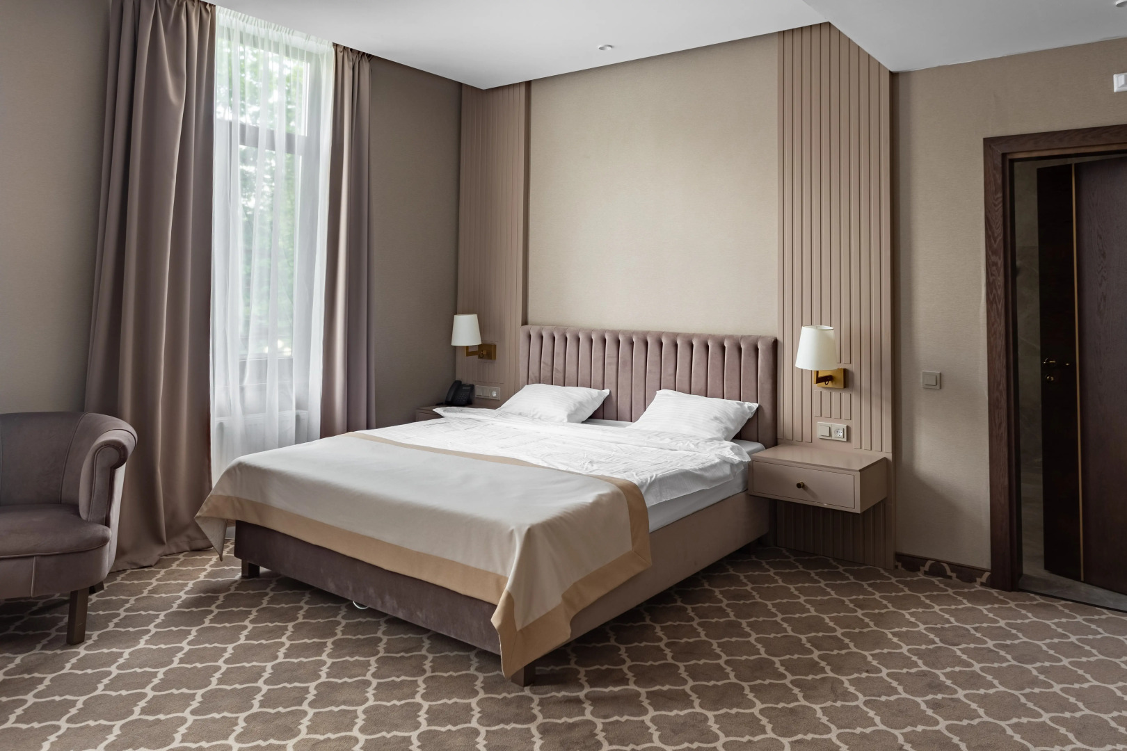 Отель Ирыстон