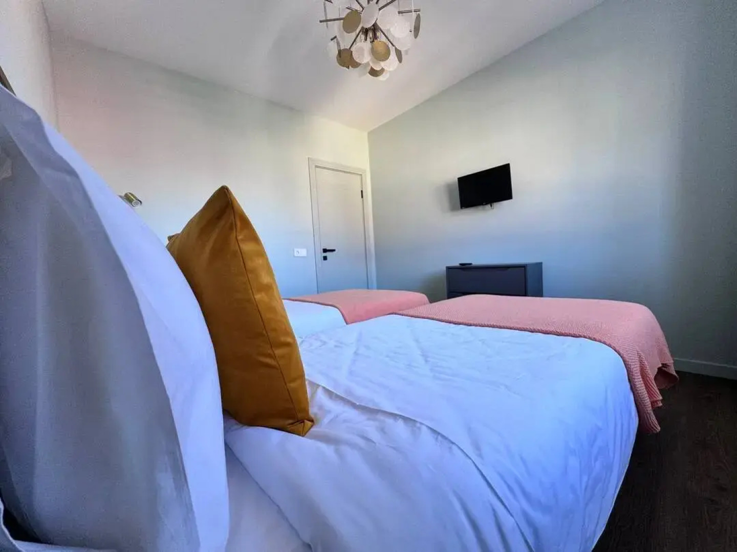 Апартаменты Трёхкомнатные 39квартир с дизайнерским ремонтом