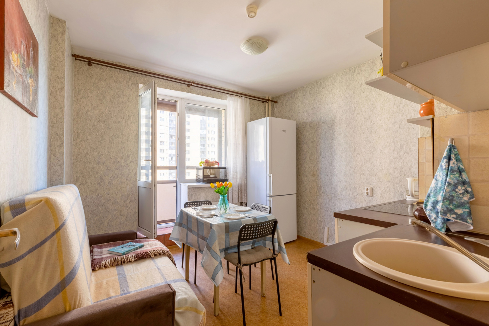 Апартаменты евро трёхкомнатные рядом с метро