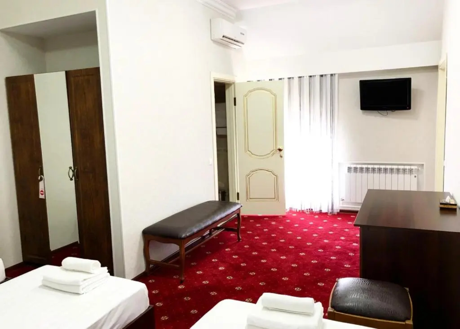 Отель Caesar Royal Palace