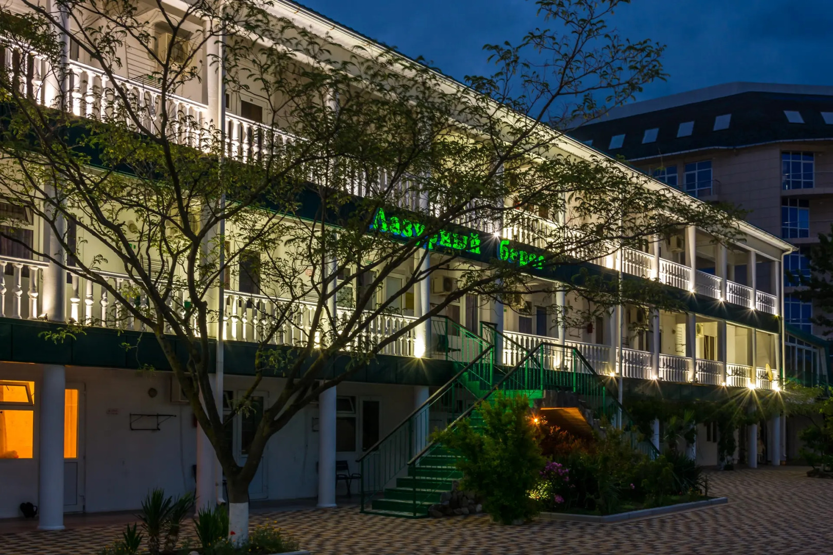 Курортный отель Лазурный берег