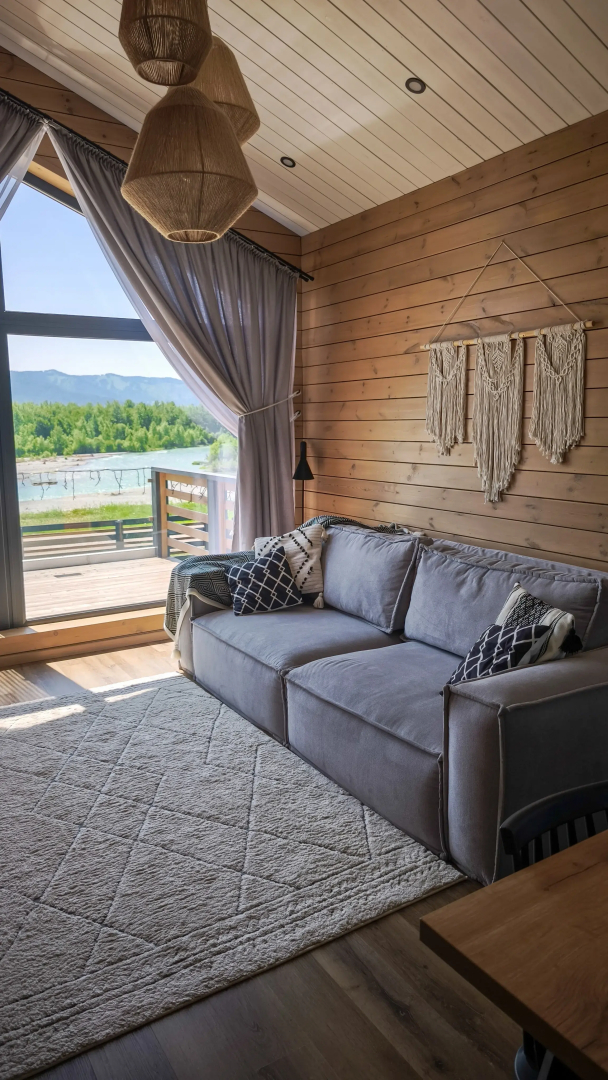 Частный дом Современный гостевой дом на слиянии рек Катунь и Кокса