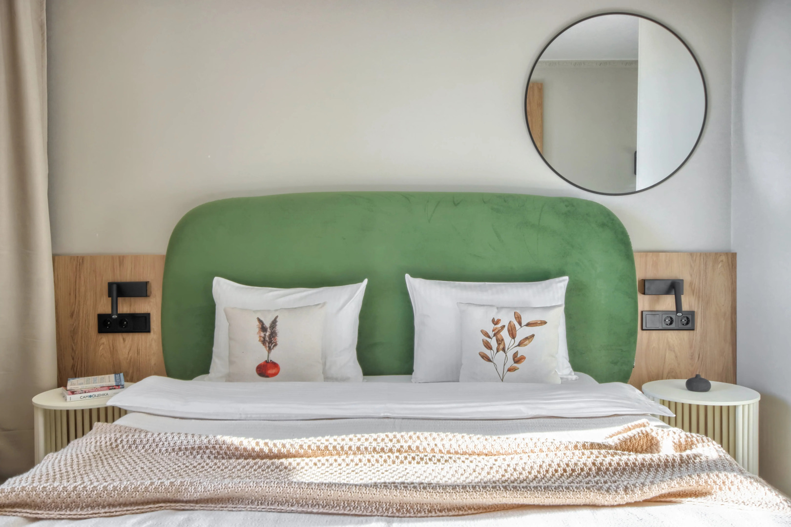 Апартаменты MyhomeYourhome на Большеохтинском пр-те 15к2