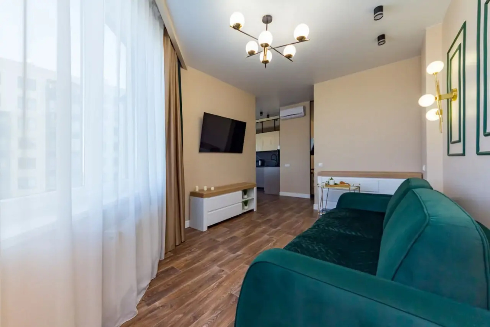 Апартаменты Emerald on Leonova