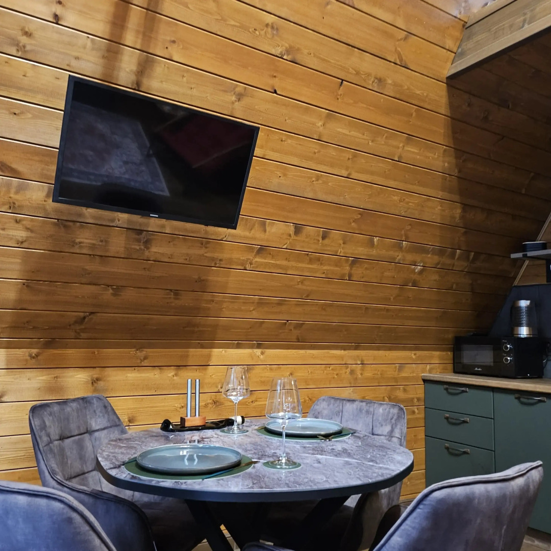 Частный дом темный А-фрейм