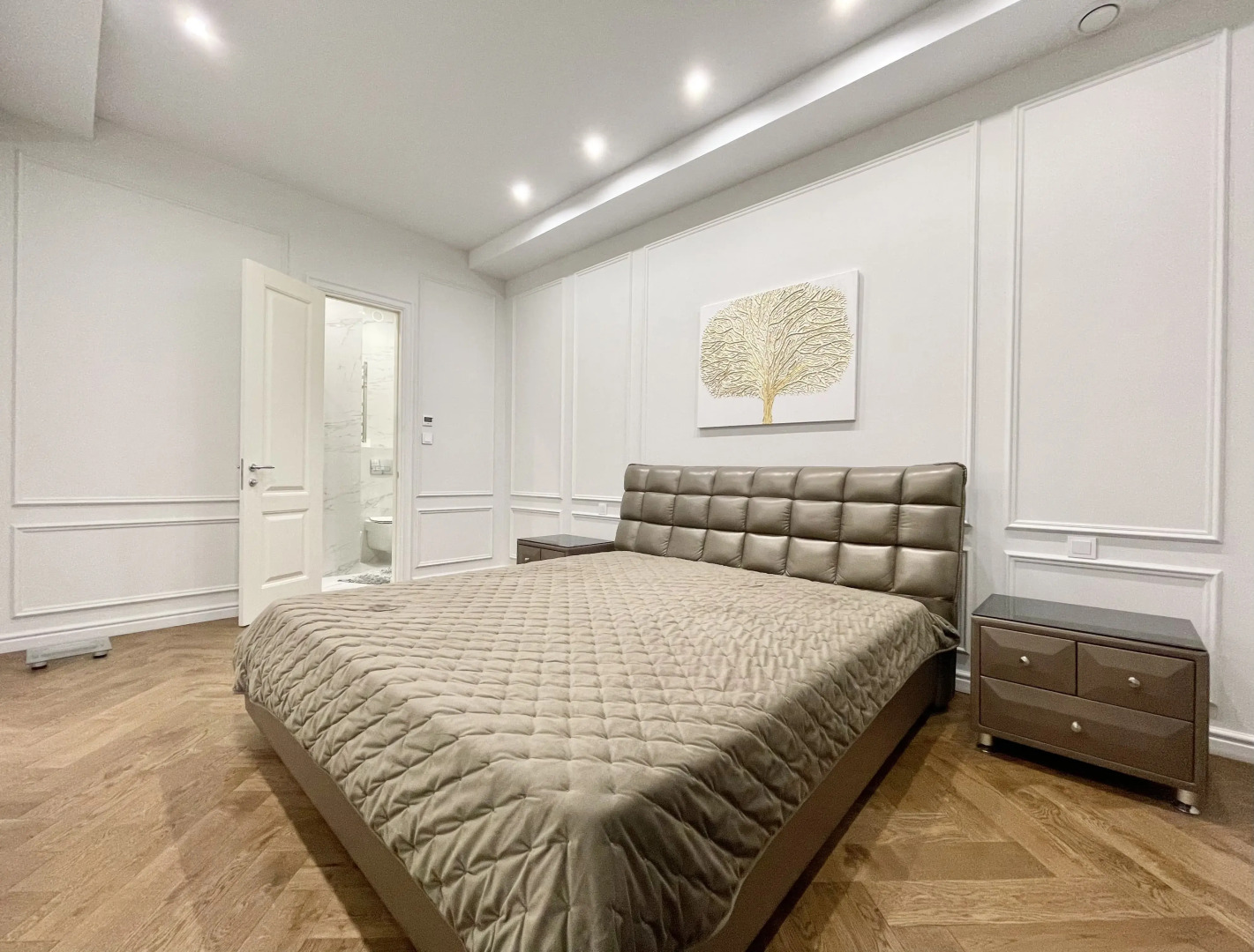 Апартаменты 4-комнатные HomeApart Свердлова, 26