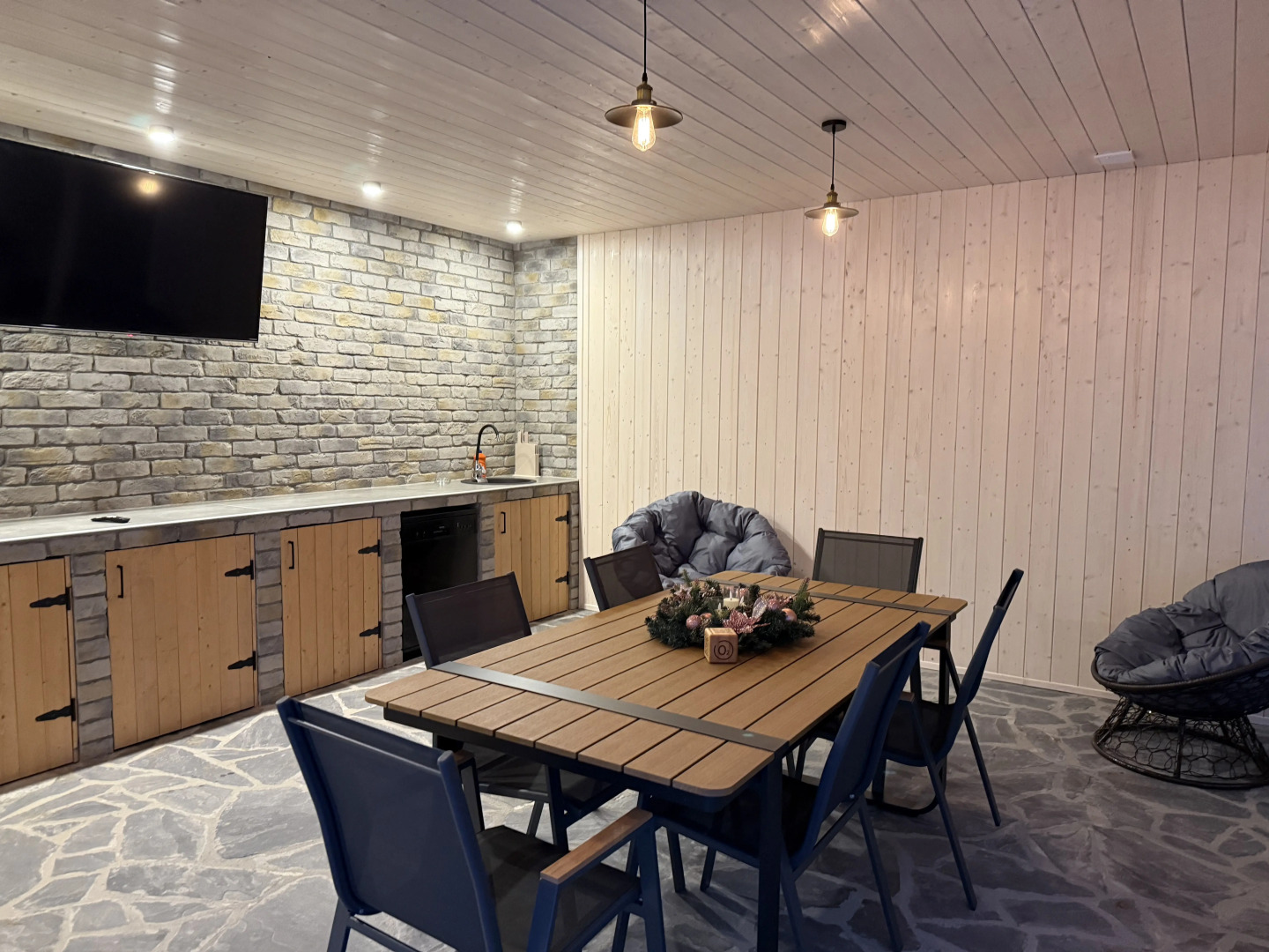 Частный дом Загородный с баней чаном и беседкой