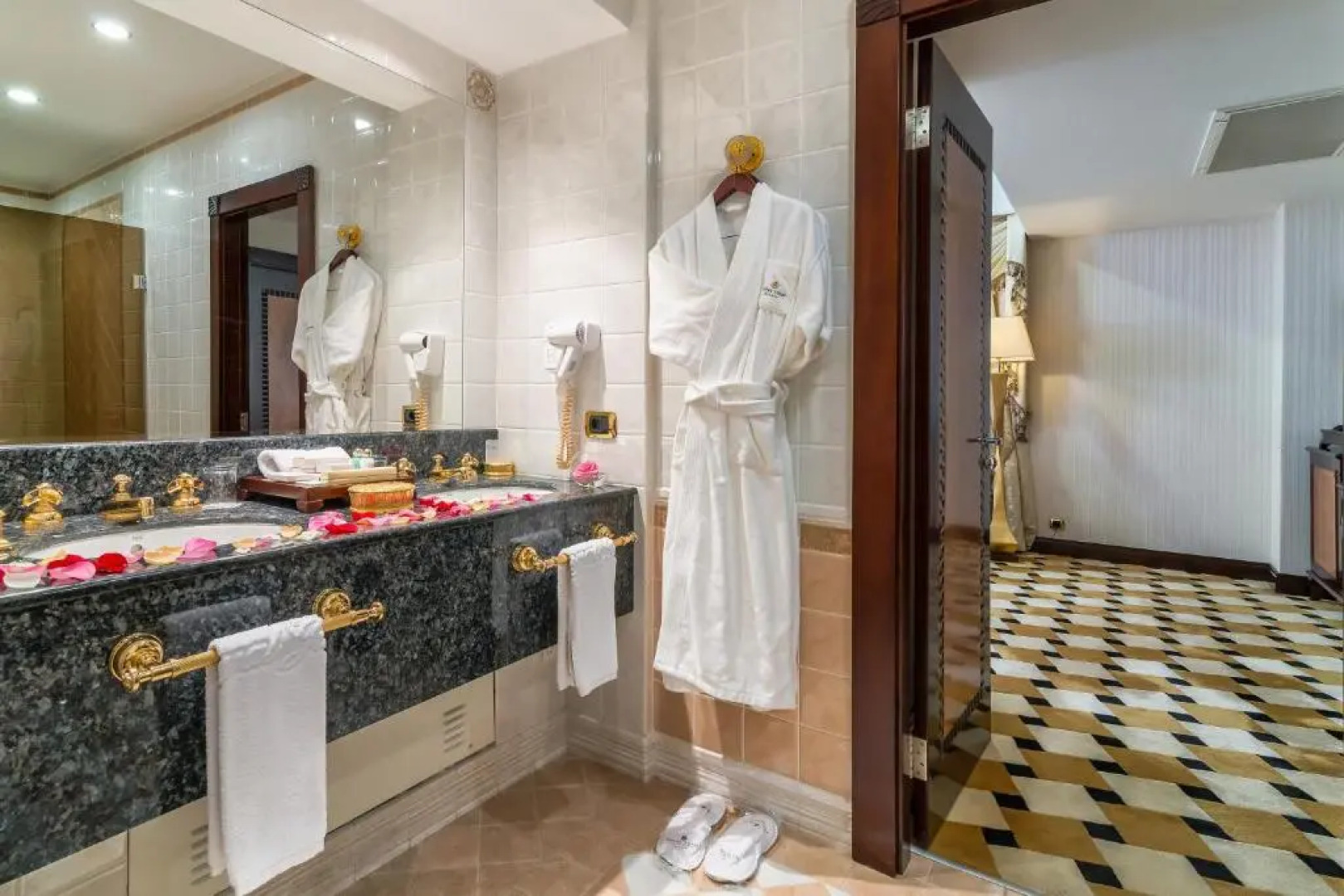 Royal Tulip Алматы