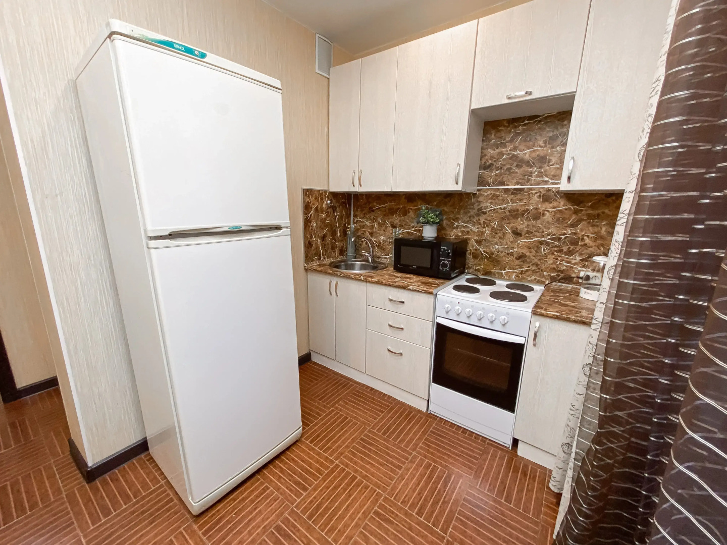 Апартаменты в спальном районе у кинотеатра Луна