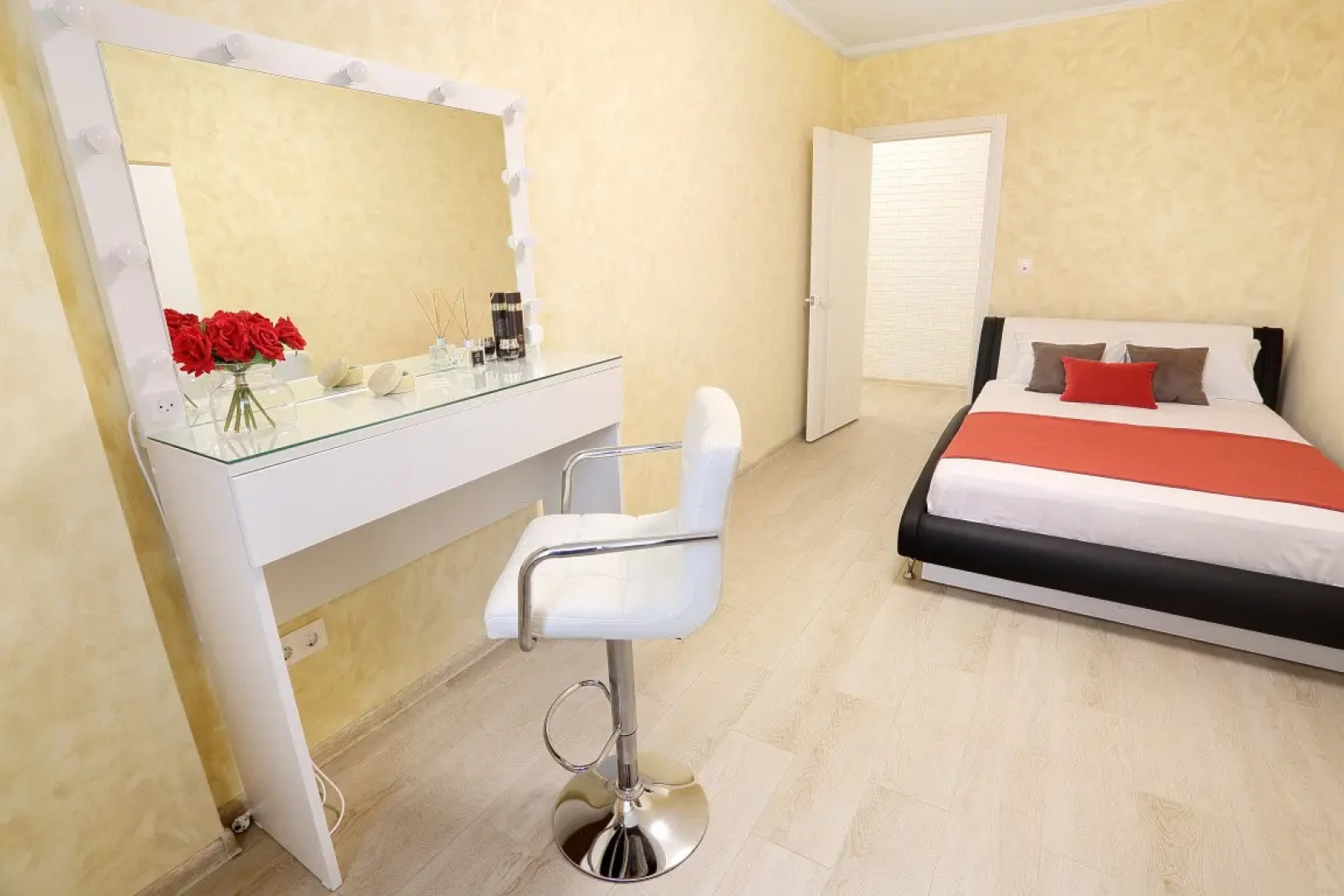 Квартира 25 Этажей Большая Двухкомнатная (70кв.м.) в доме бизнес класса