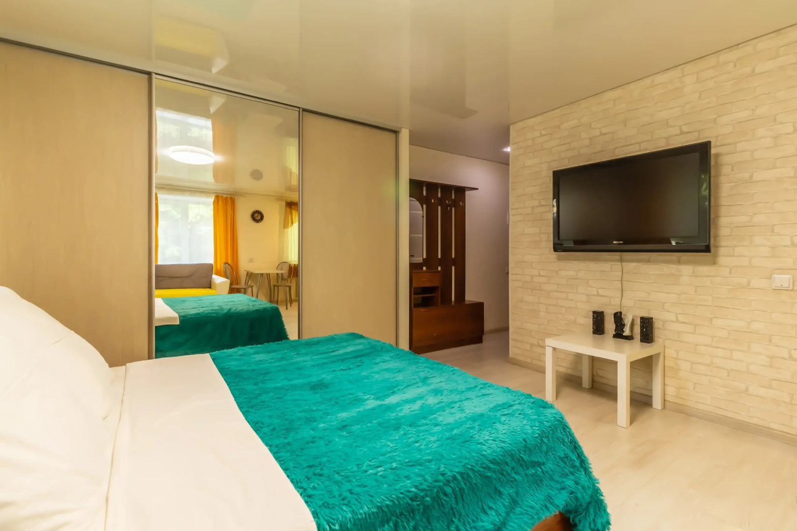 Апартаменты Новиков Дворик на Свердловском проспекте 48