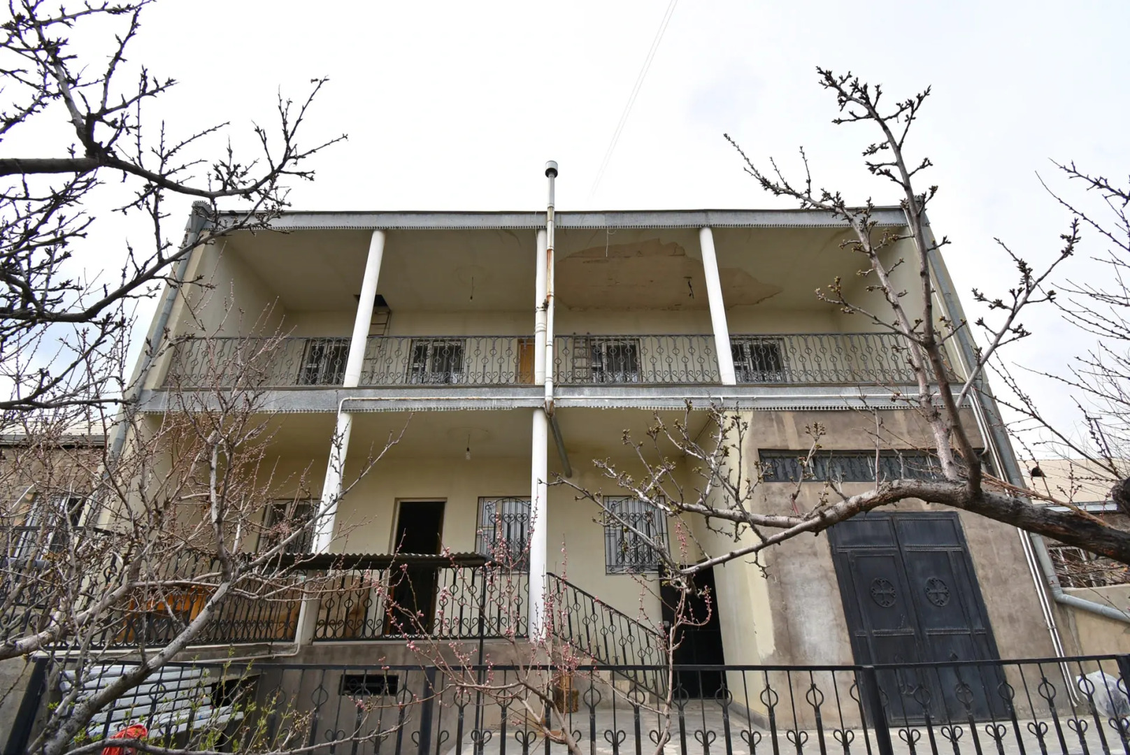 6 комнатный особняк с видом на сад