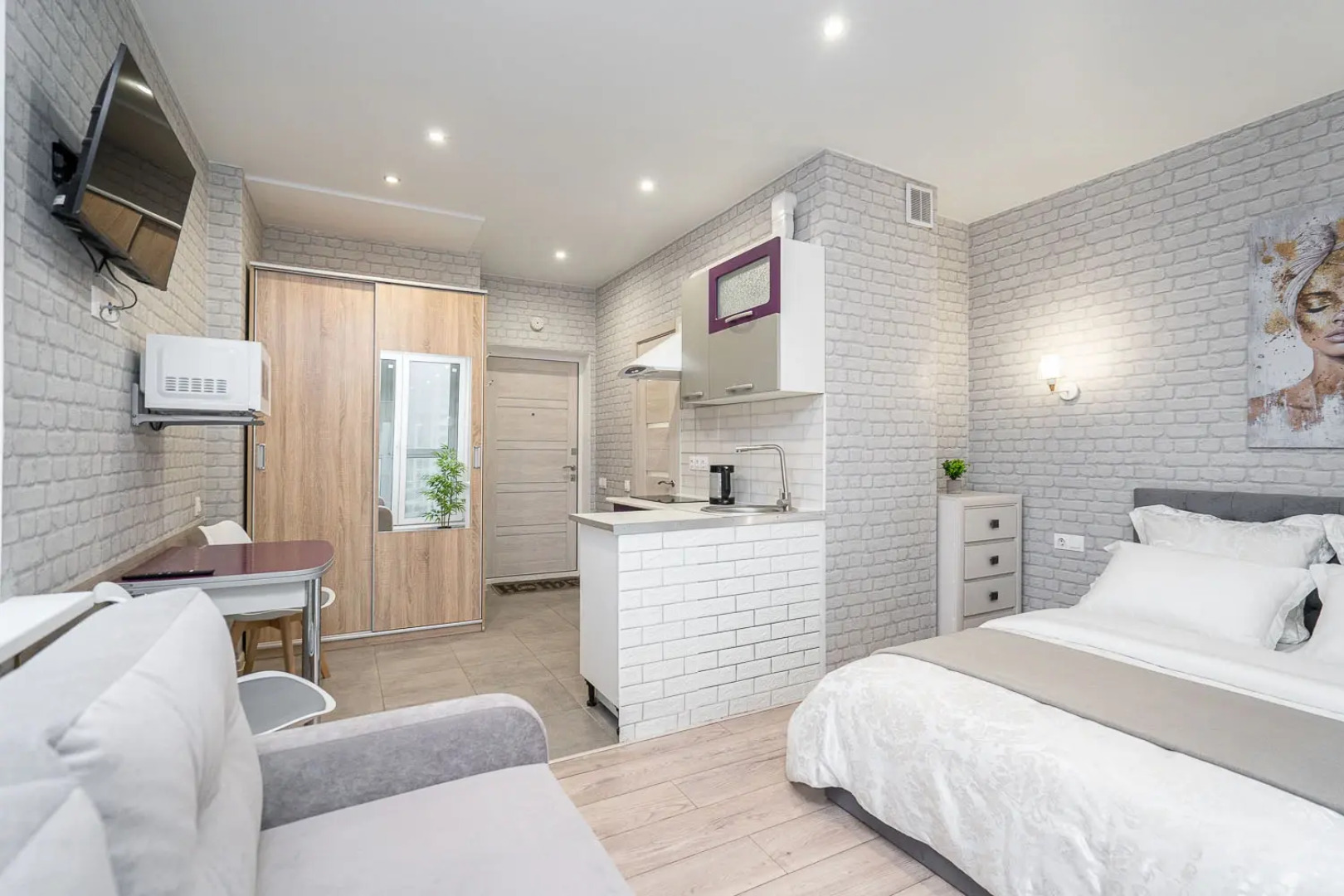 Апартаменты Студия Ladgorna на Независимости 88