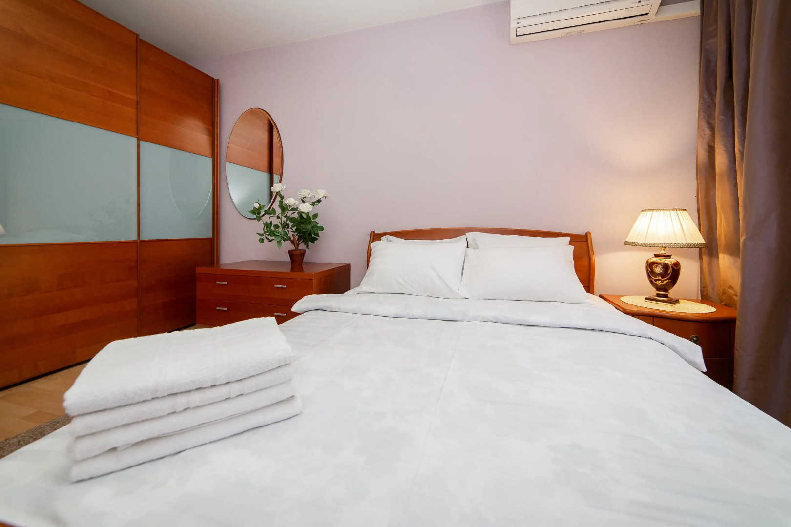 Трехкомнатные апартаменты GALLERY Minsk на Мельникайте с балконом