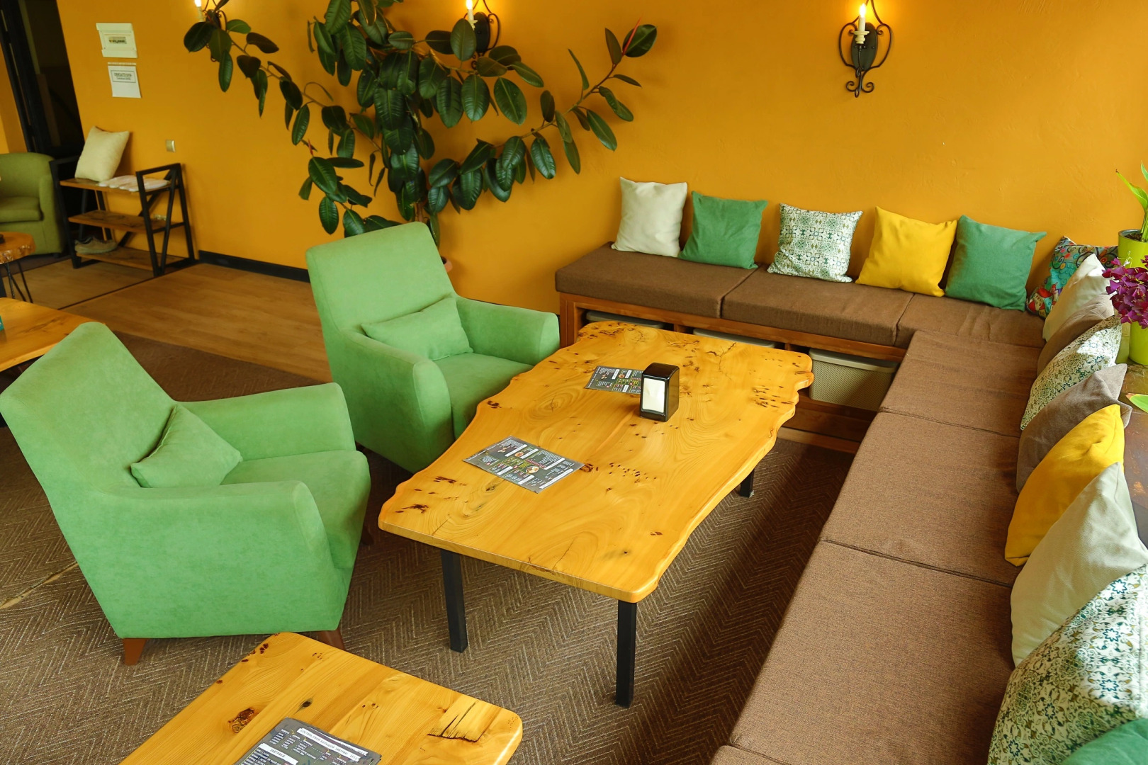 Отель Маданур