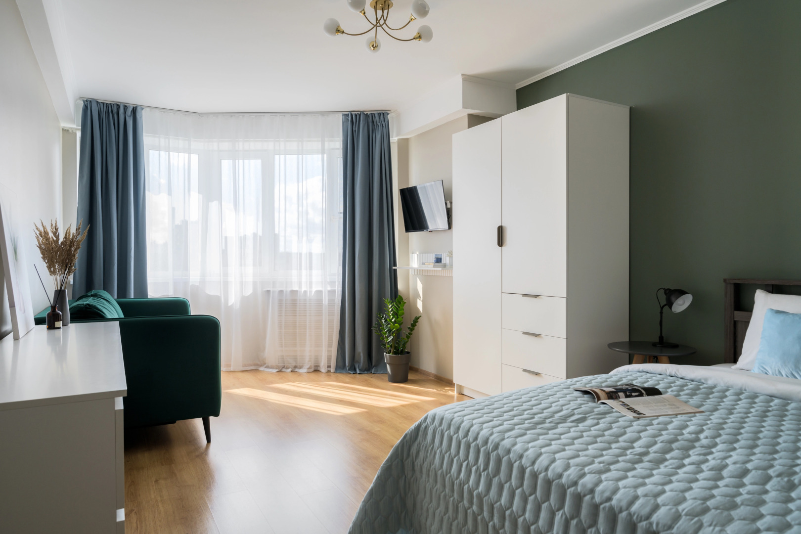 Квартира Просторная с зоной отдыха на балконе последнего этажа с видом на тихий двор