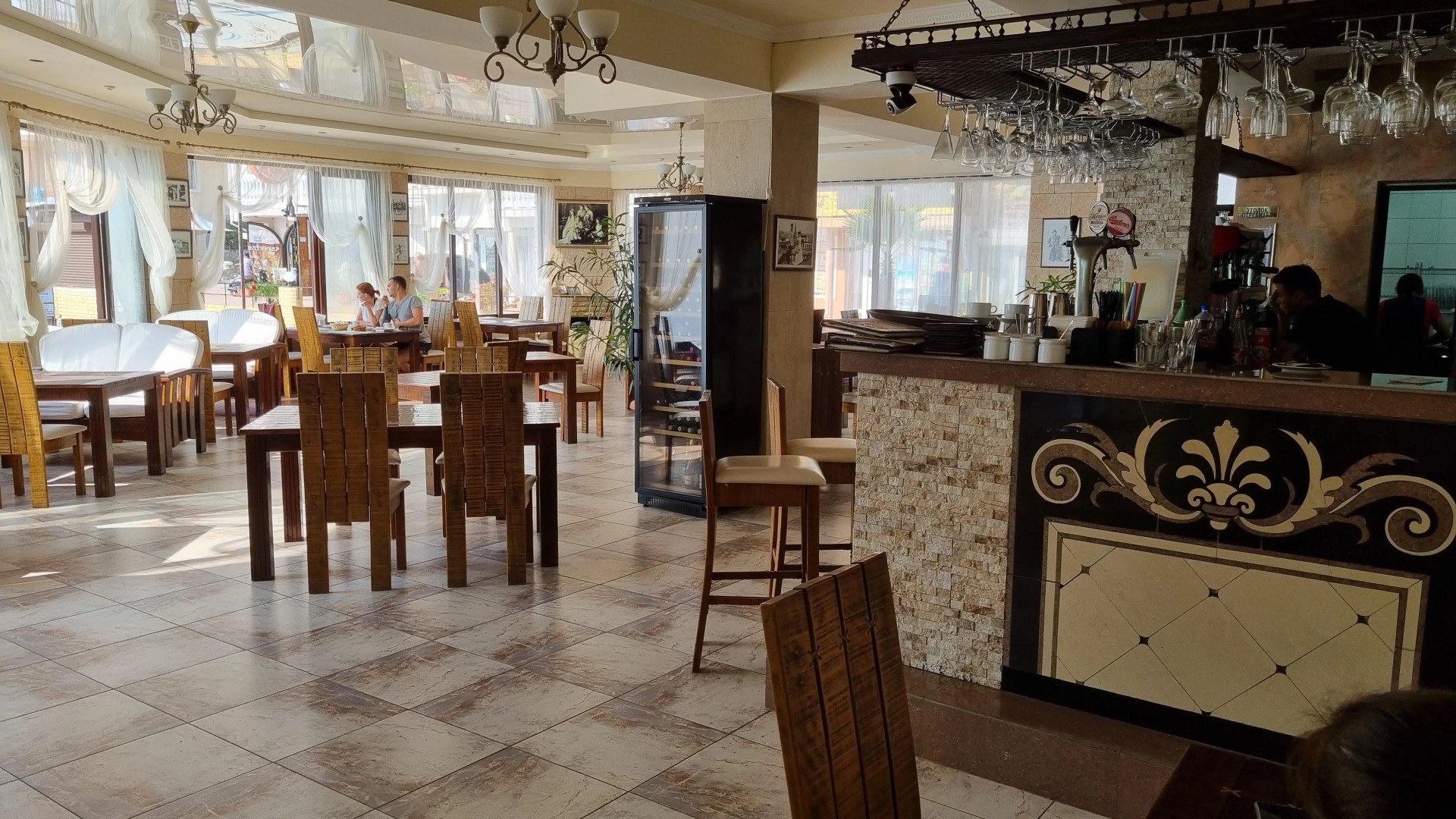 Курортный отель Корона