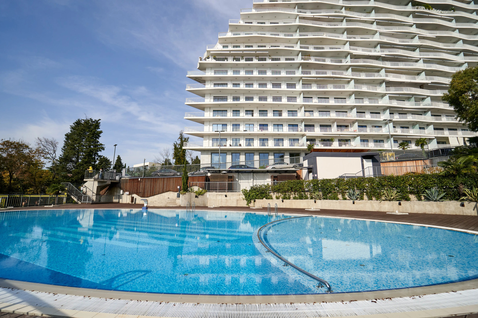 Апартаменты с бассейном Актёр Гелакси