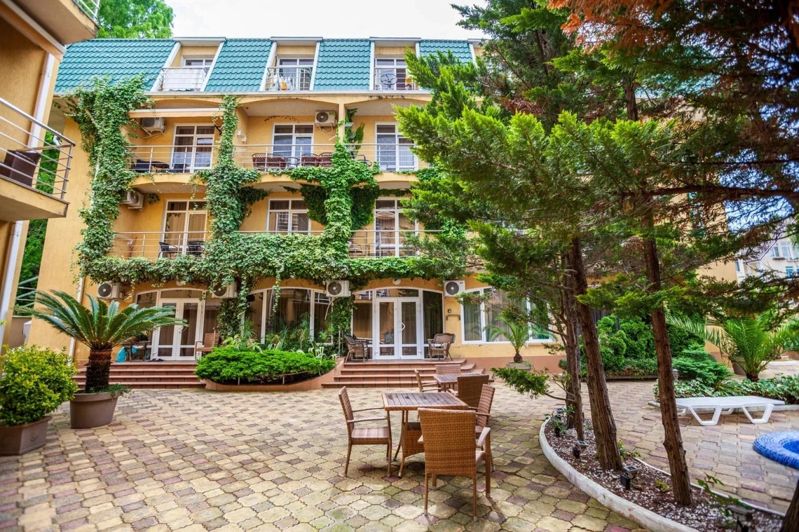 Апартаменты У Моря С Бассейном в ЖК Солнечный 15