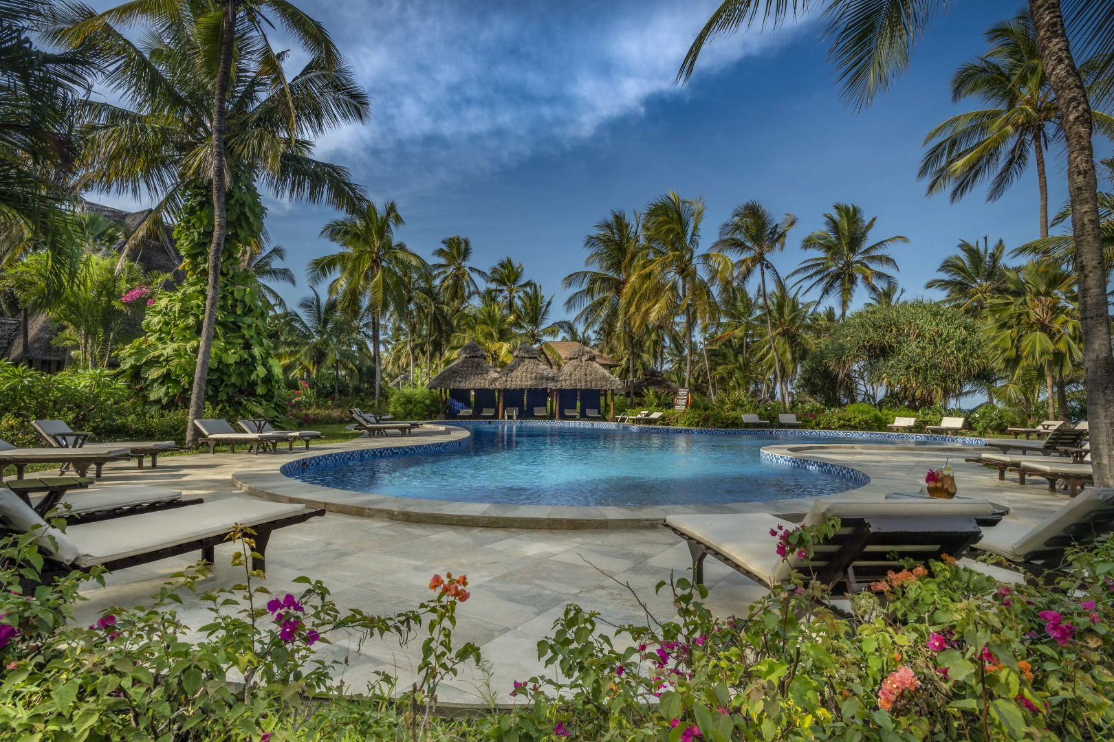 Отель Breezes Beach Club & Spa – Half Board