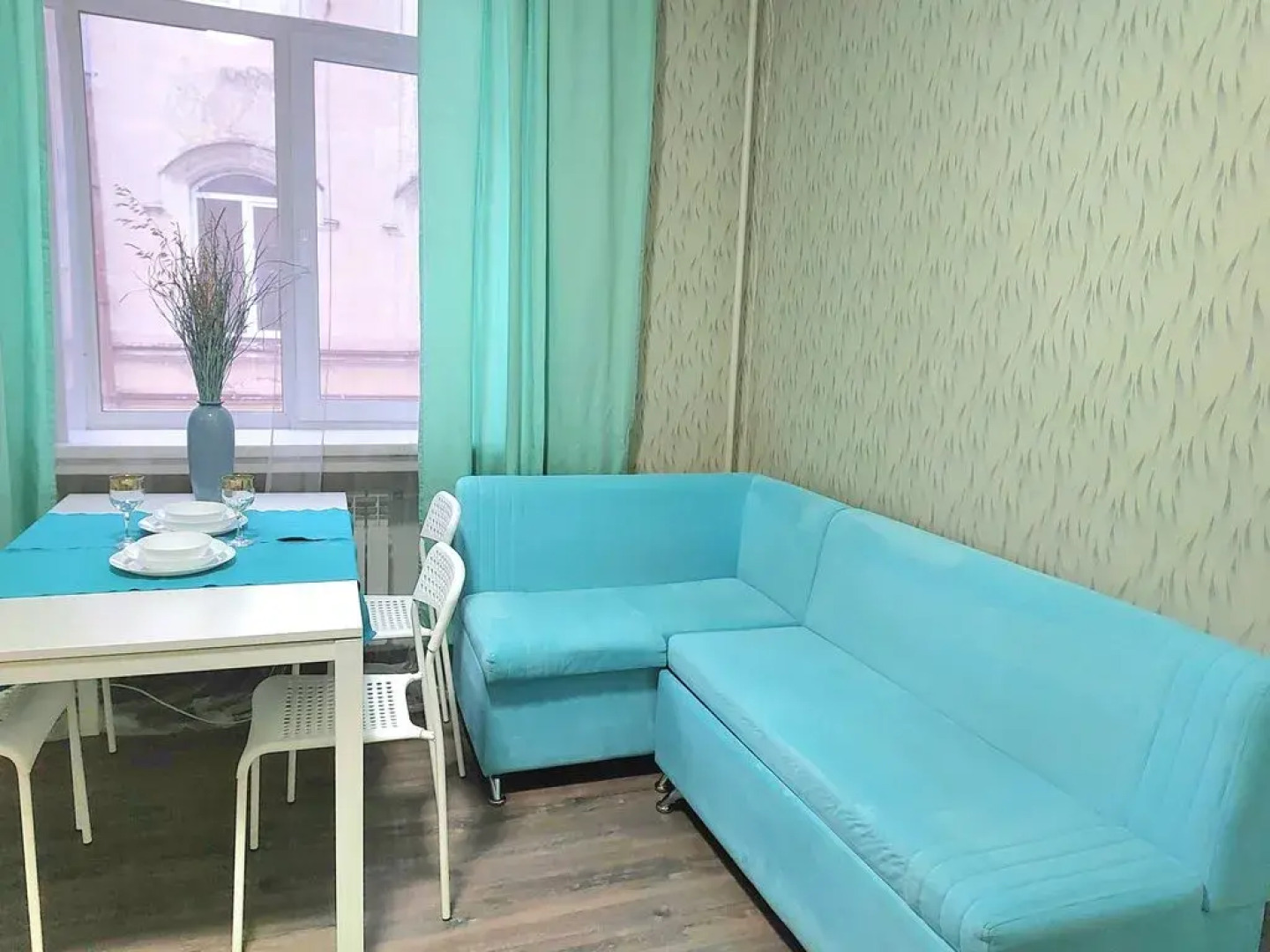 Квартира у Часовой Башни с Просторной Кухней