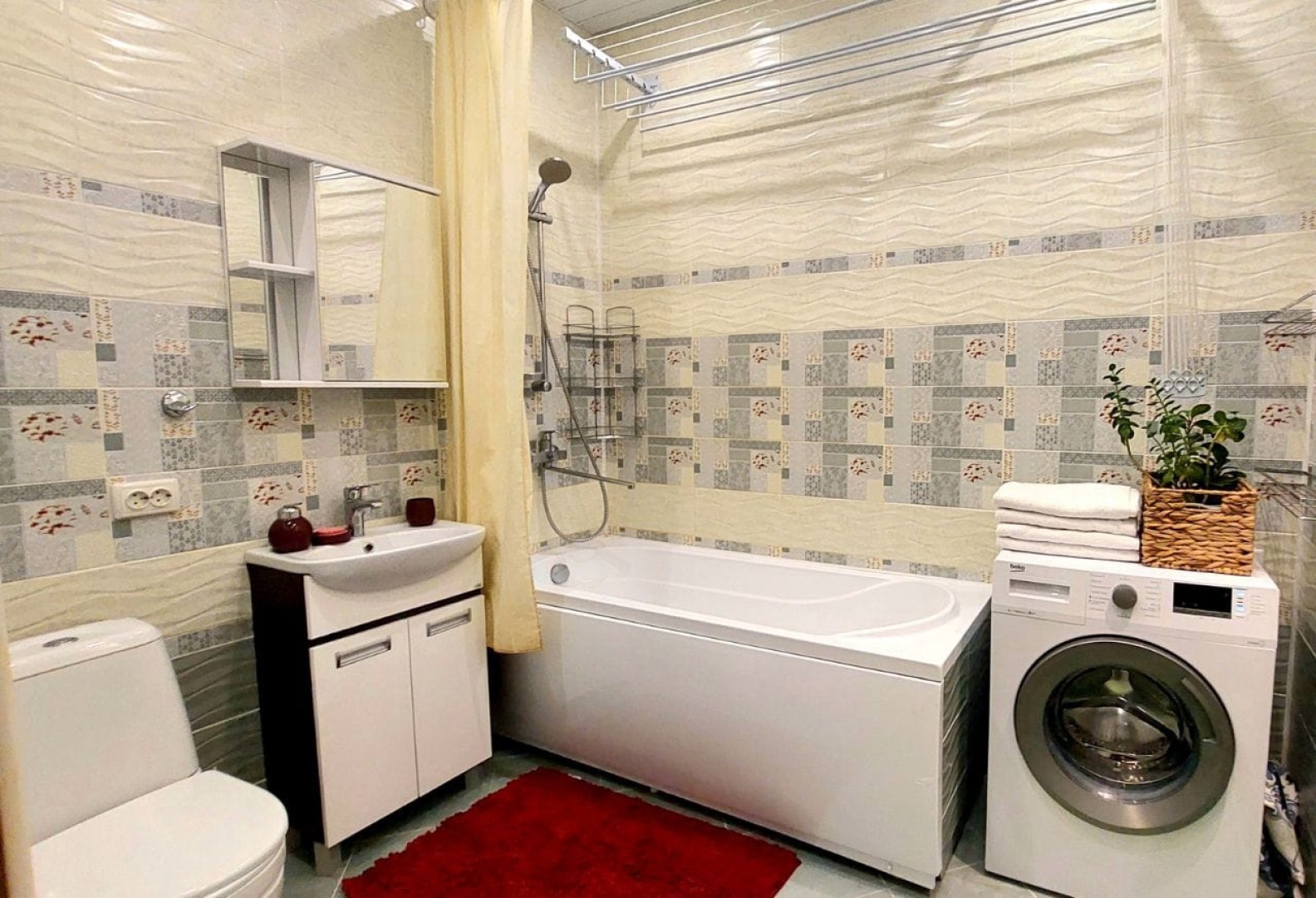 Семейные апартаменты в центре рядом с метро и набережной озера Кабан