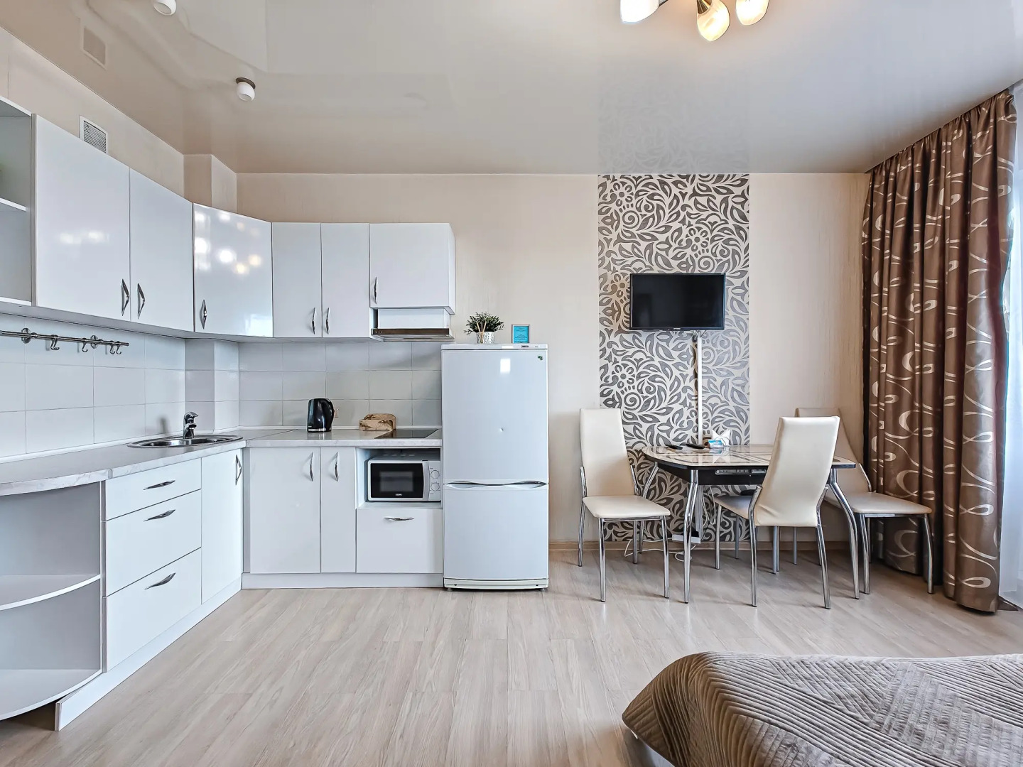 Апартаменты Крылова, 34, этаж 13