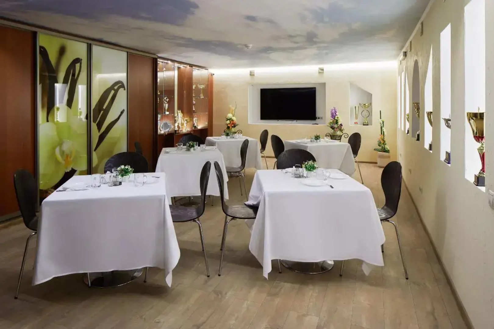 Отель Клевер