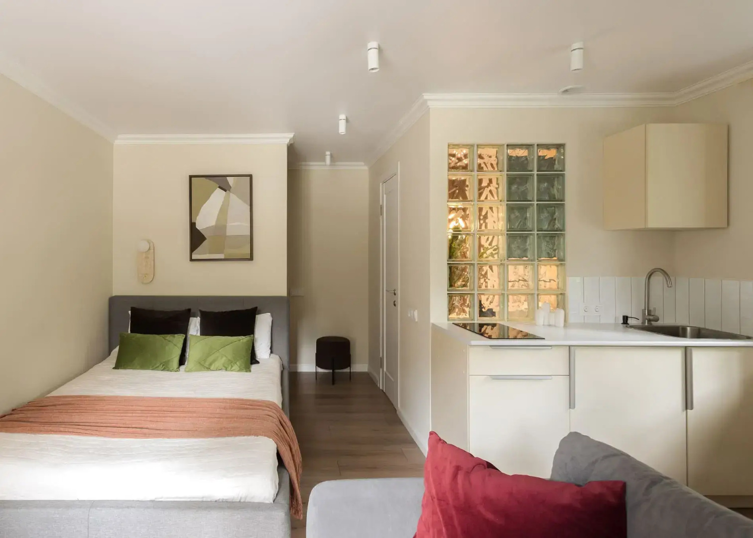 Апартаменты Душевно на Новолучанской 26.2