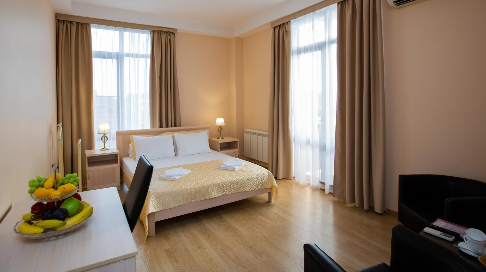 Отель София