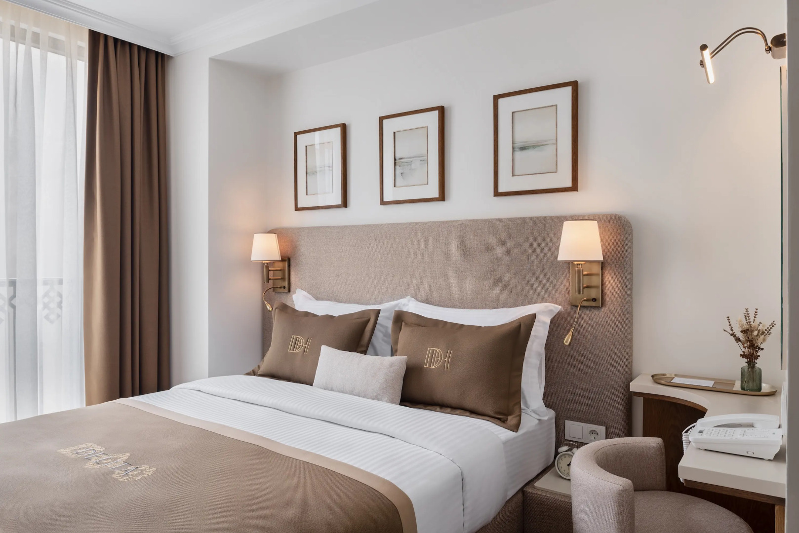 Отель Delita City