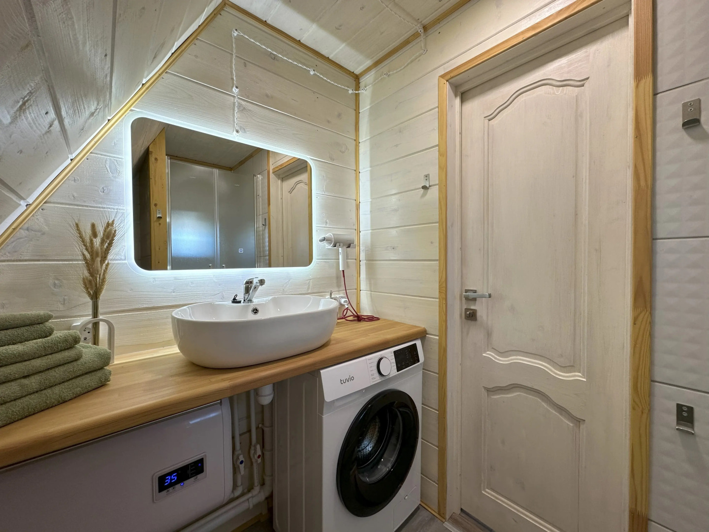 Частный дом Над Рекой с видом на Озеро