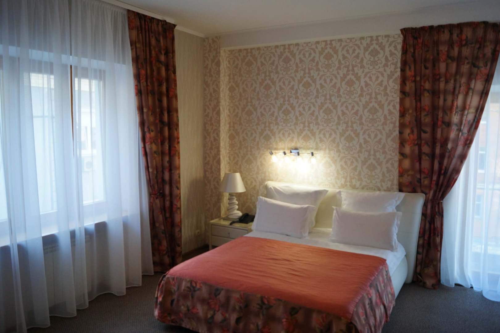 Отель Ренессанс