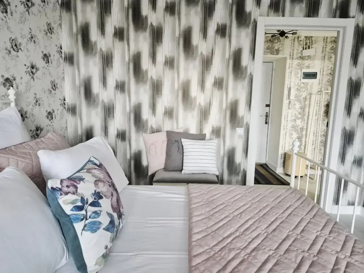 Квартира Однокомнатная Прованс с видом на горы с балкона