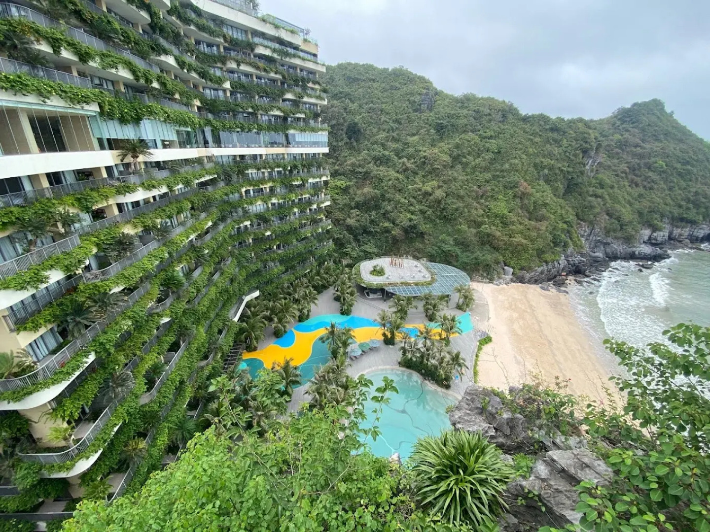 Курортный отель Flamingo Premium Cat Ba Beach Resort