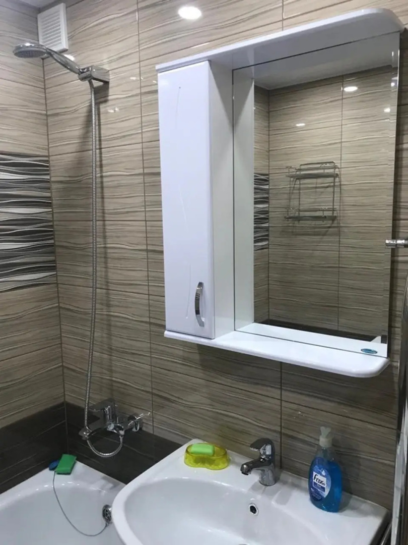 Квартира 2х-комнатная с  Хорошим Ремонтом