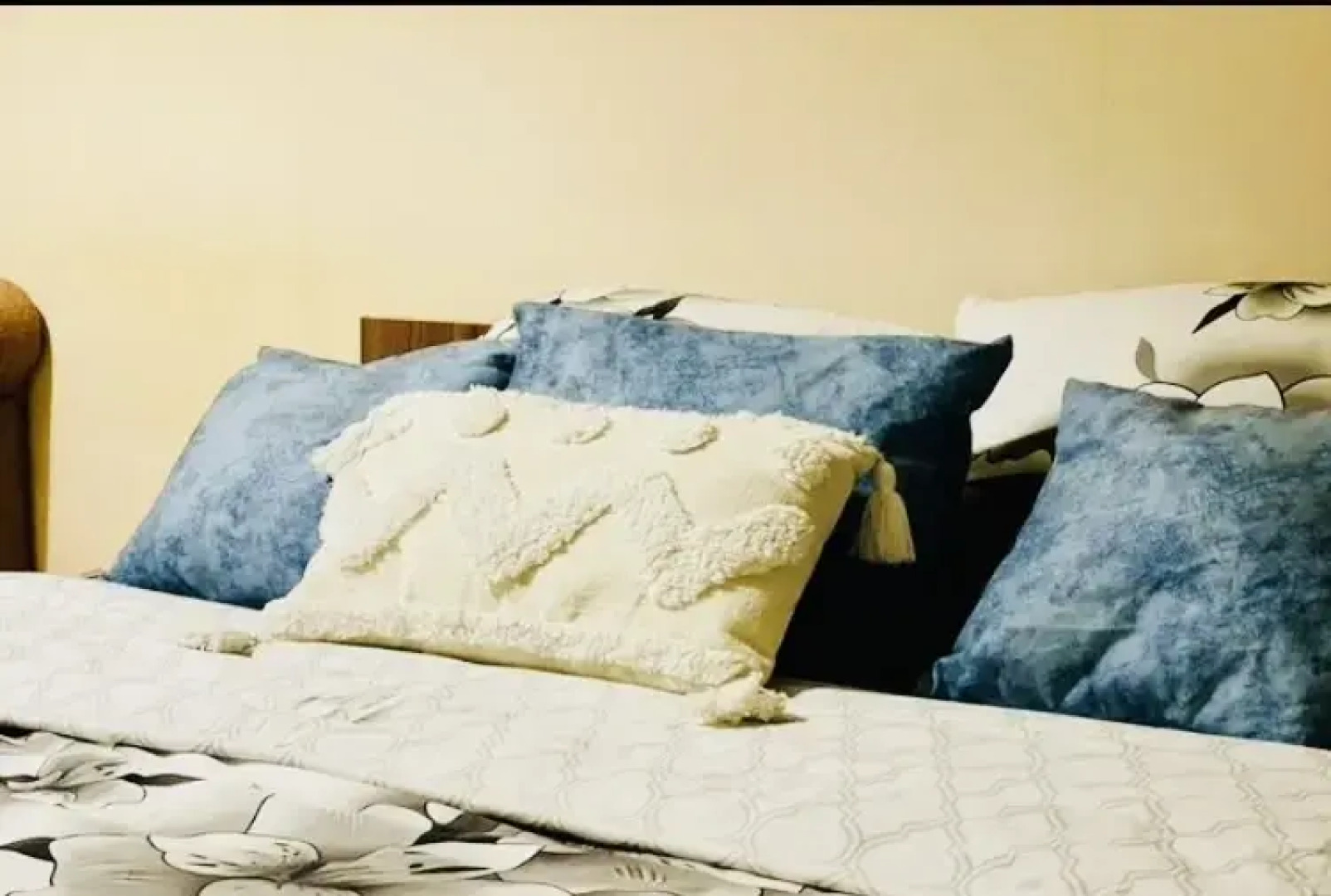 Квартира МишЛен в апарт-отеле YES! на Просвещения