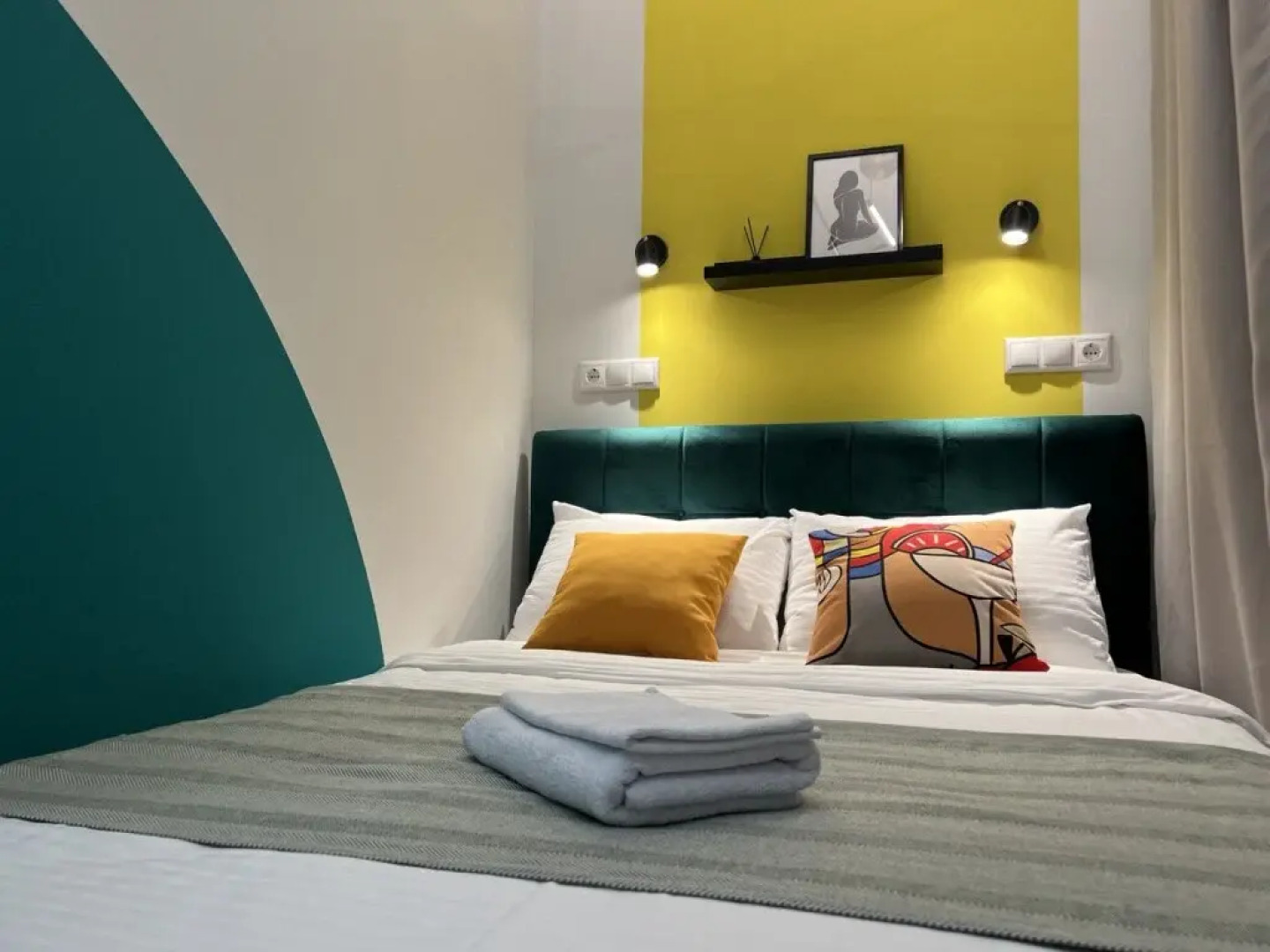 Апартаменты дизайнерские яркие рядом с Внуково