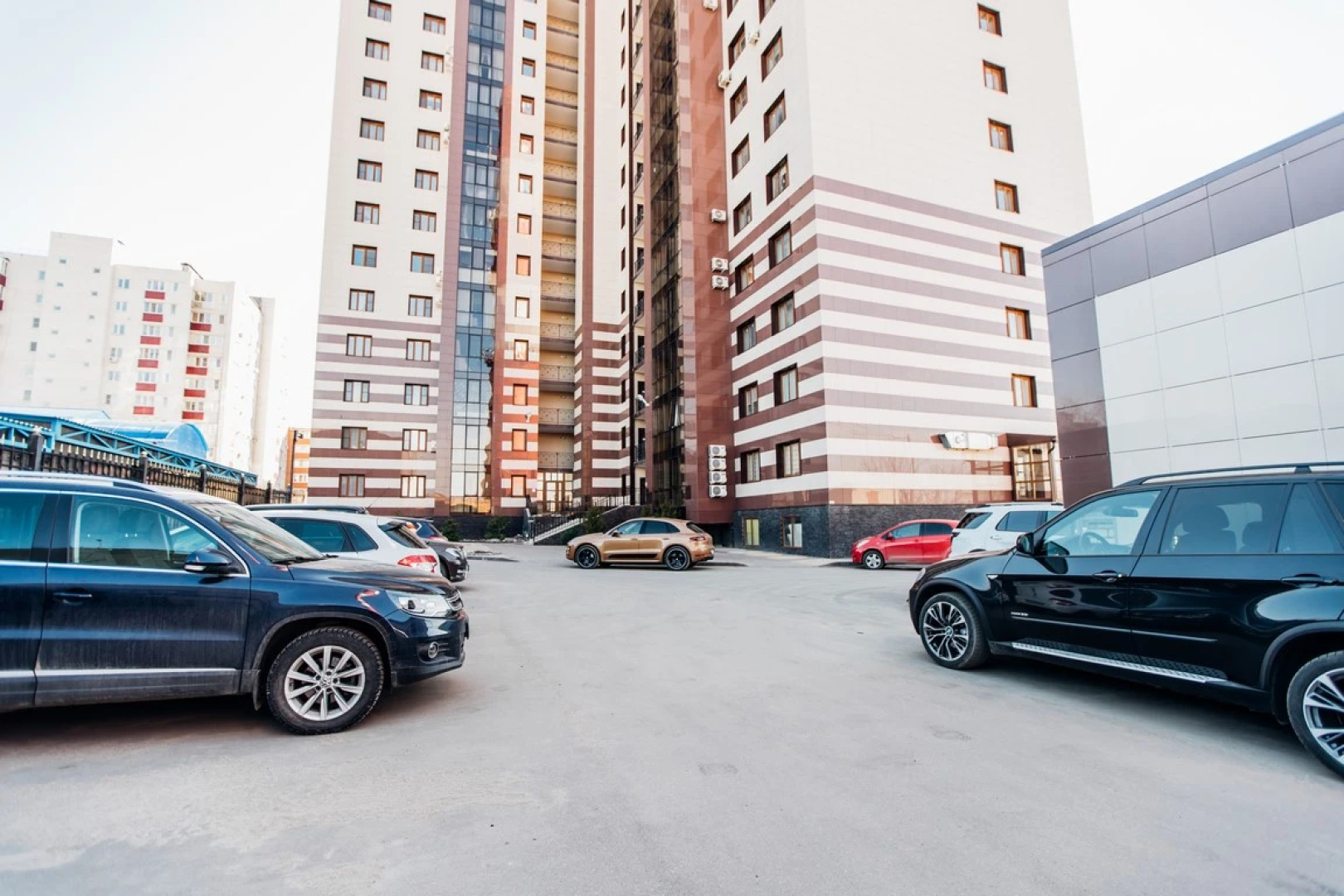 Апартаменты возле Музея Космонавтики в Новом доме с Панорамными окнами 4/16