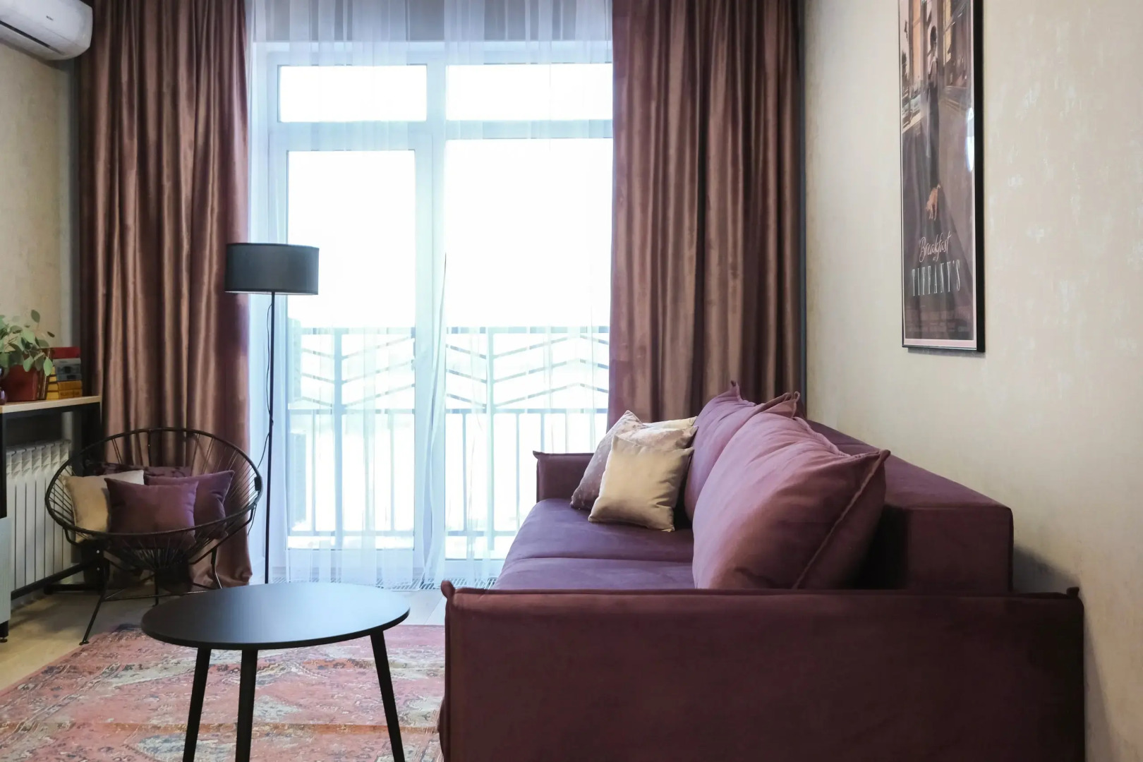 Большая Однокомнатная Квартира с Видом на Реку и Новым Ремонтом