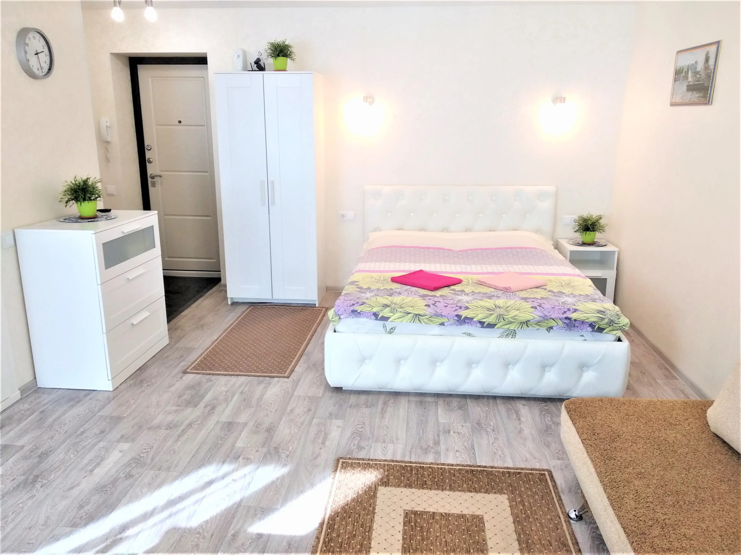 Апартаменты возле площади 1905 года