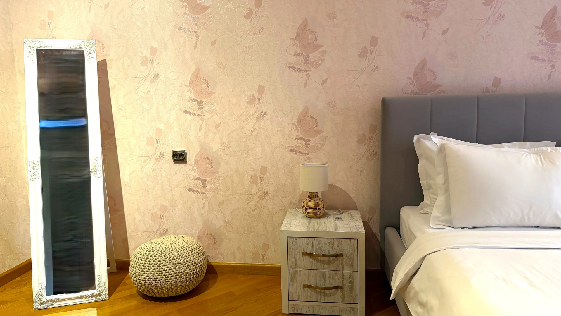 Апартаменты с 2 Спальнями и с Балконом в Центре Города от Sweet Home