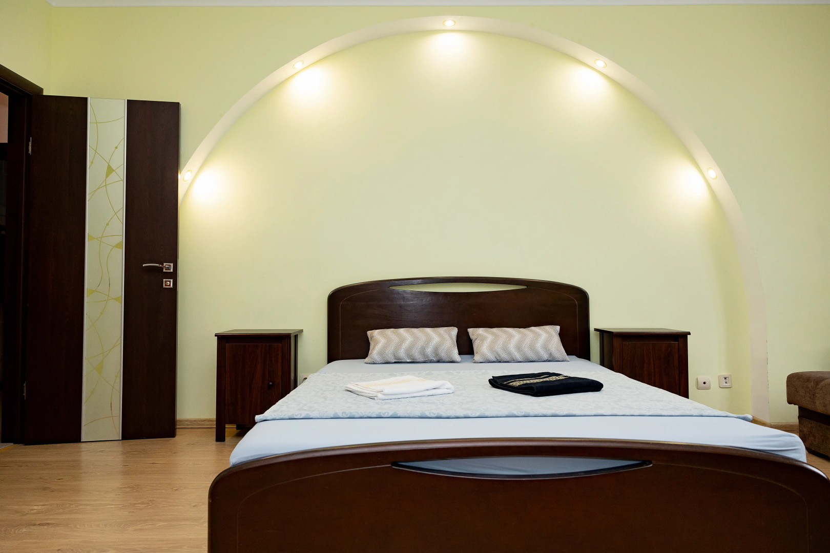 Апартаменты Домино возле КТЦ Югра-Классик