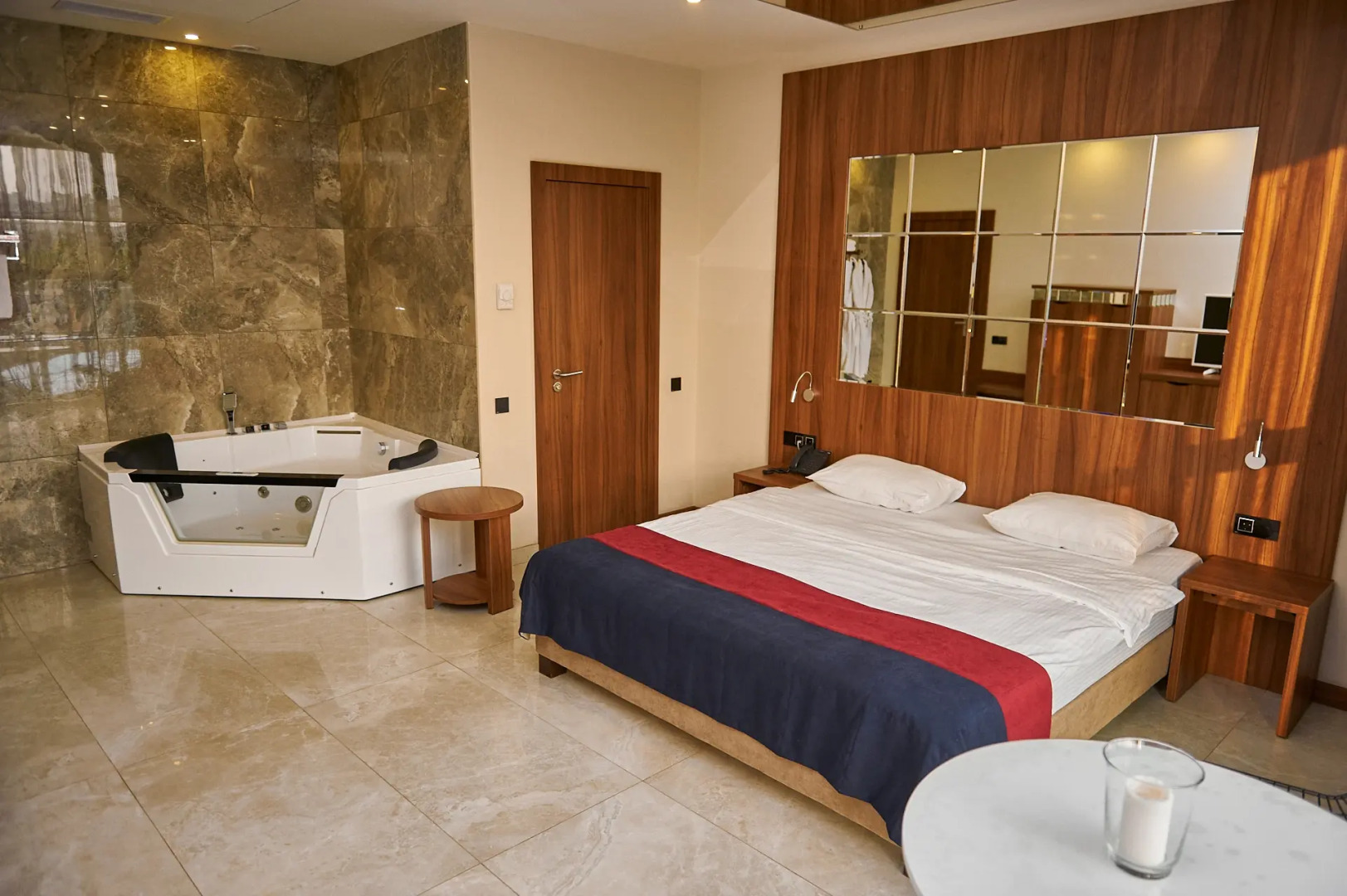 Отель Голливуд Де Люкс